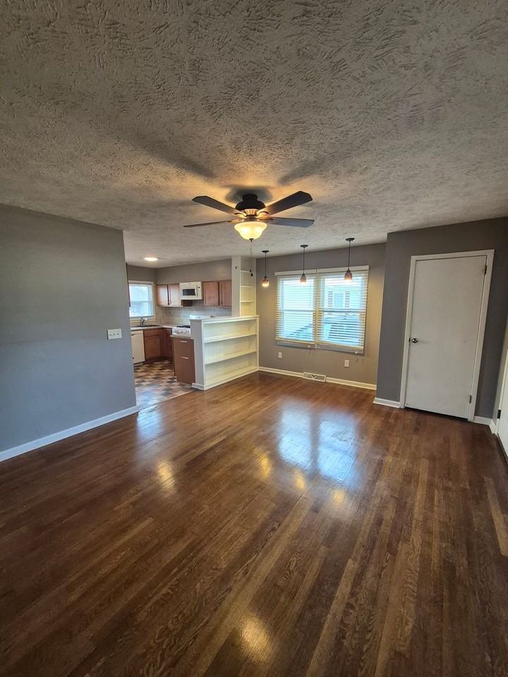 205 Meadowbrook Dr - Photo 6 of 17