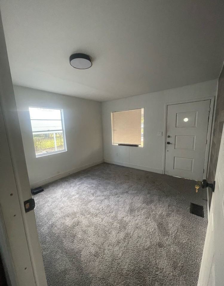 7222 E 29th Ave - Photo 3 of 11