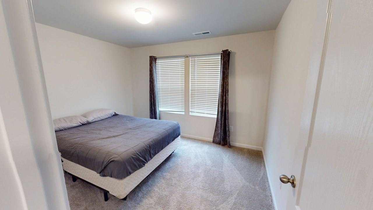 517 Phoenix Ln - Photo 5 of 39