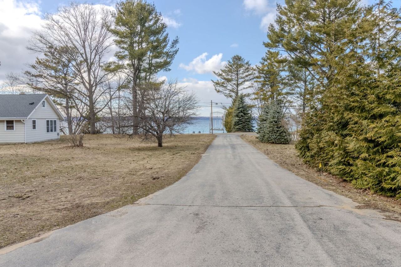 9186 Peninsula Dr - Photo 2 of 31