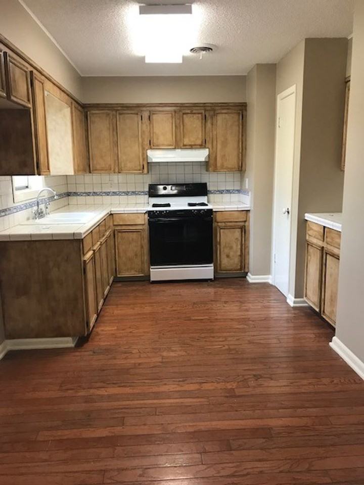 300 Holly Ridge Dr - Photo 6 of 19