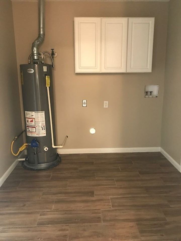 300 Holly Ridge Dr - Photo 7 of 19