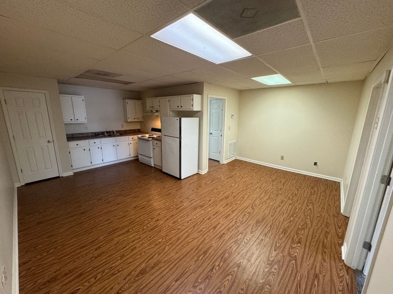 298 Broadway St - Photo 2 of 8