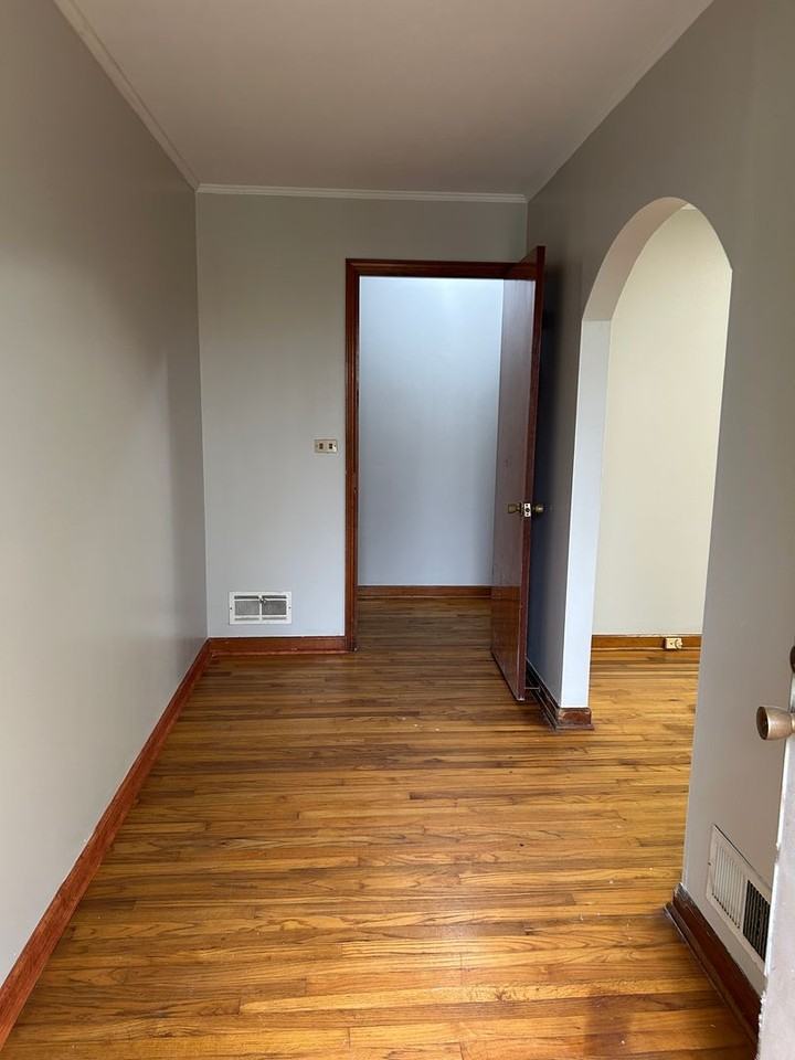 916 Stewart St - Photo 2 of 14