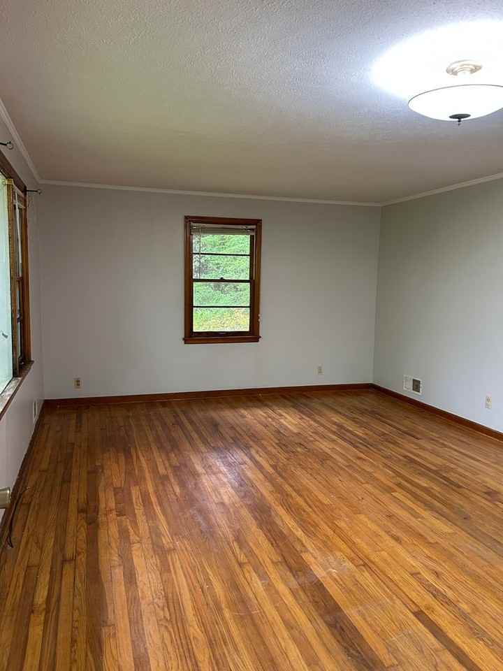 916 Stewart St - Photo 3 of 14