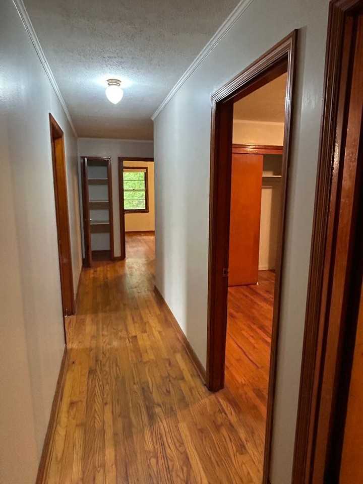 916 Stewart St - Photo 7 of 14