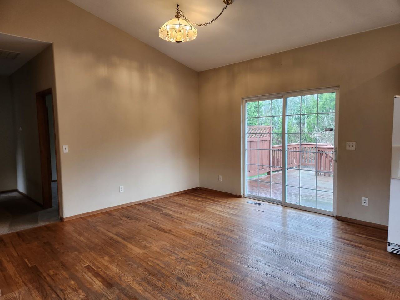 533 40th St - Photo 3 of 16