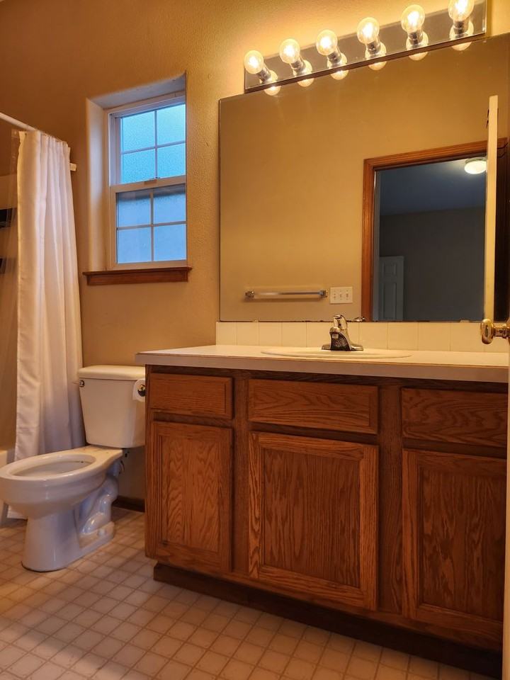 533 40th St - Photo 6 of 16