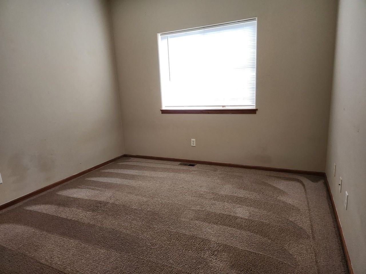 533 40th St - Photo 7 of 16