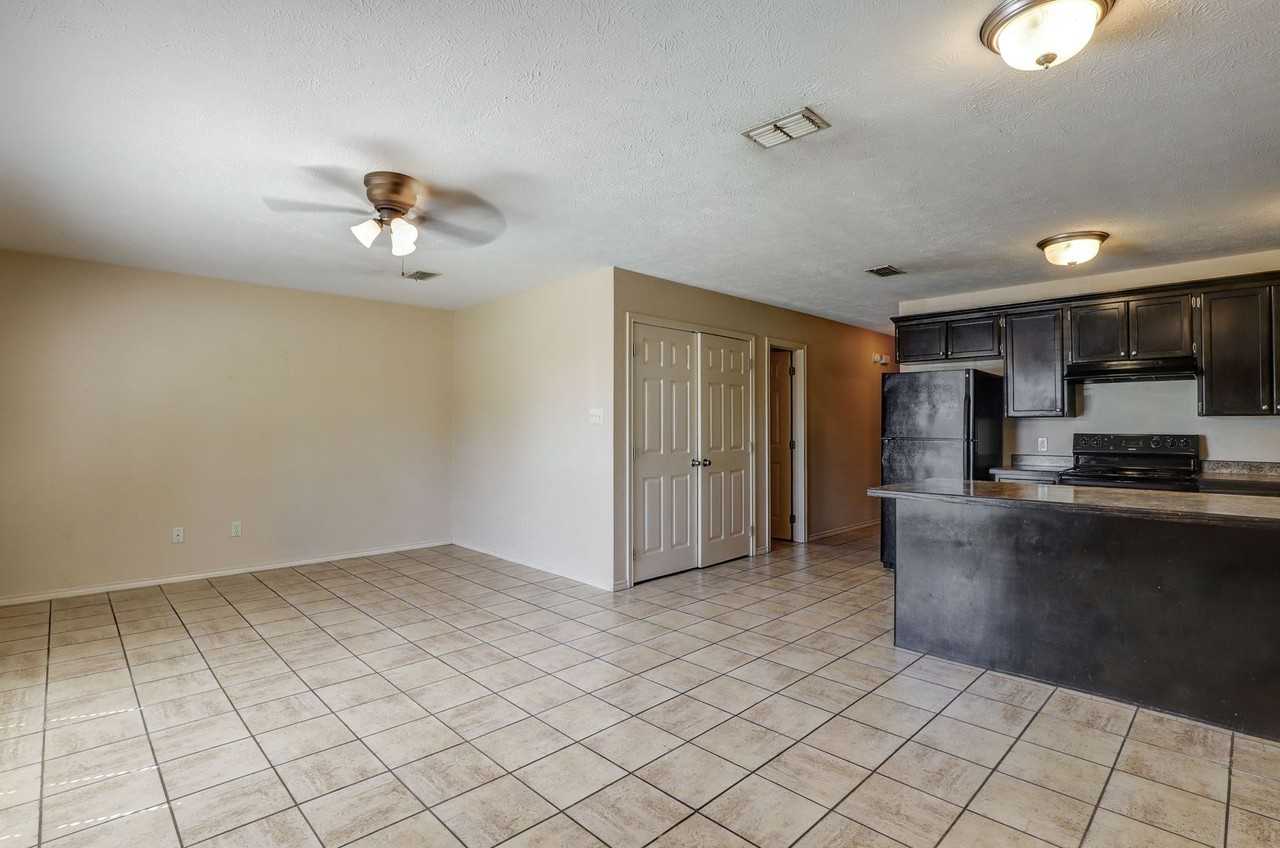 3421 Rice St - Photo 2 of 10