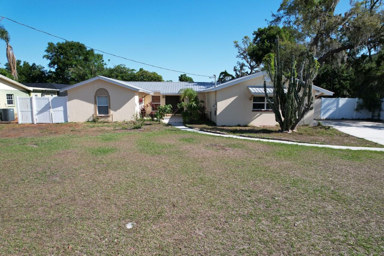 914 Homewood Dr - Photo 2 of 29