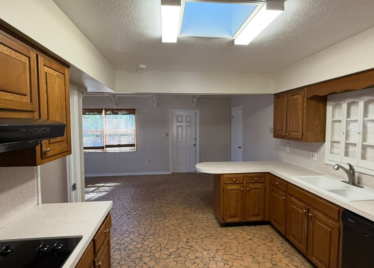 914 Homewood Dr - Photo 4 of 29