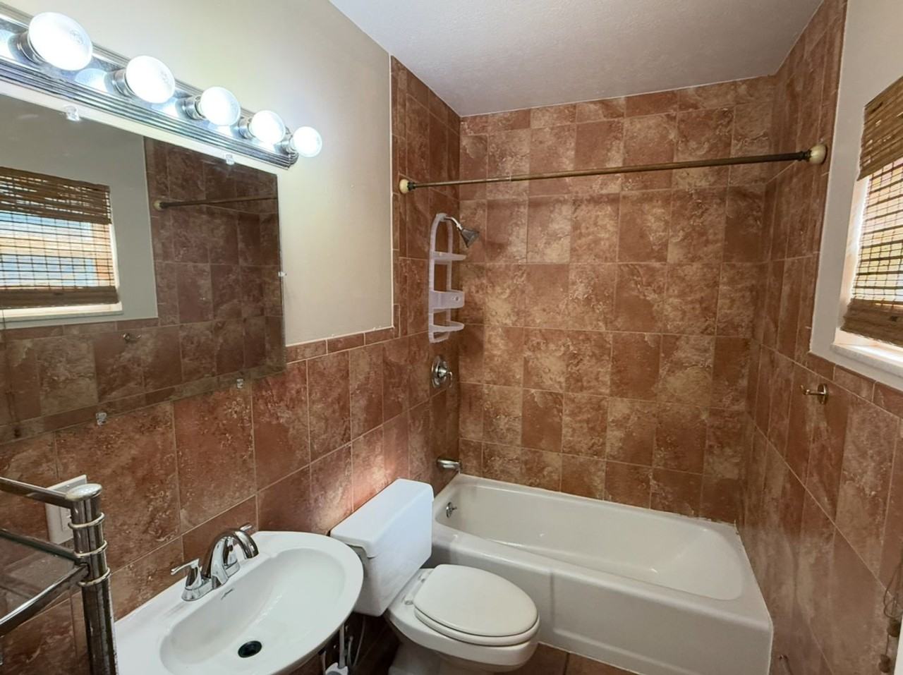 914 Homewood Dr - Photo 5 of 29