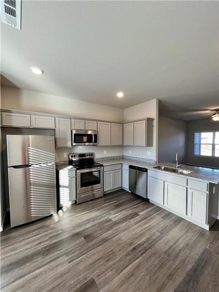 909 E Egret Rd - Photo 3 of 16