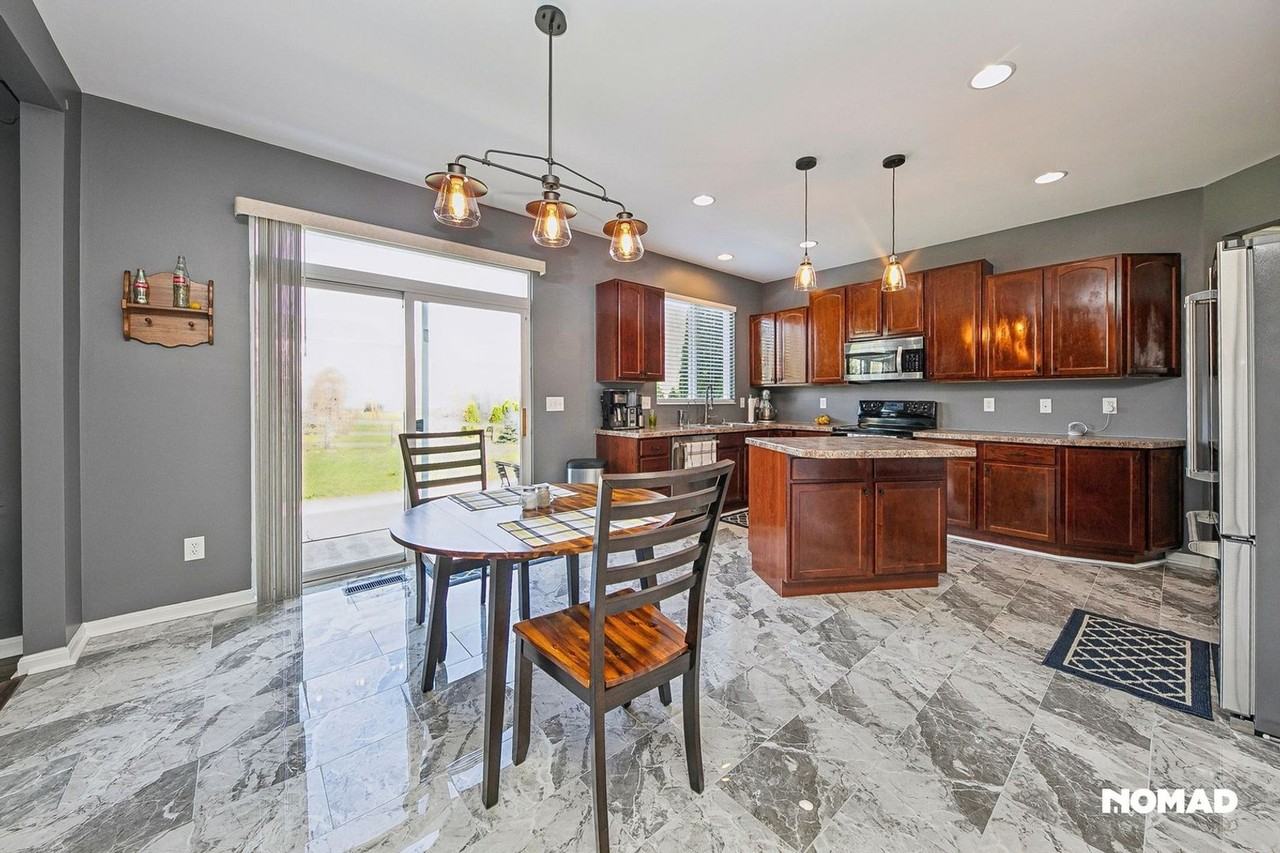 2638 Hazelnut Ct - Photo 5 of 31