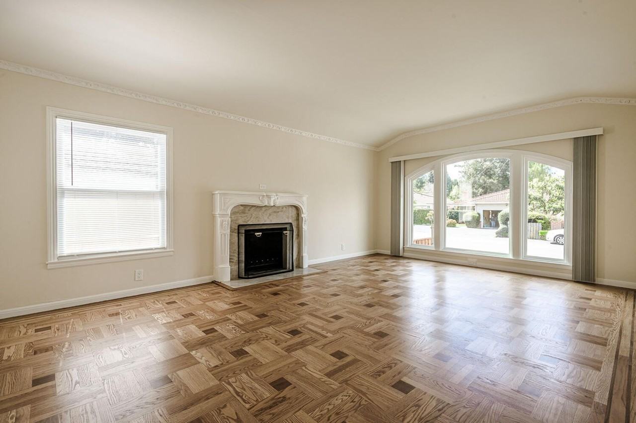 363 E Oakwood Blvd - Photo 2 of 30