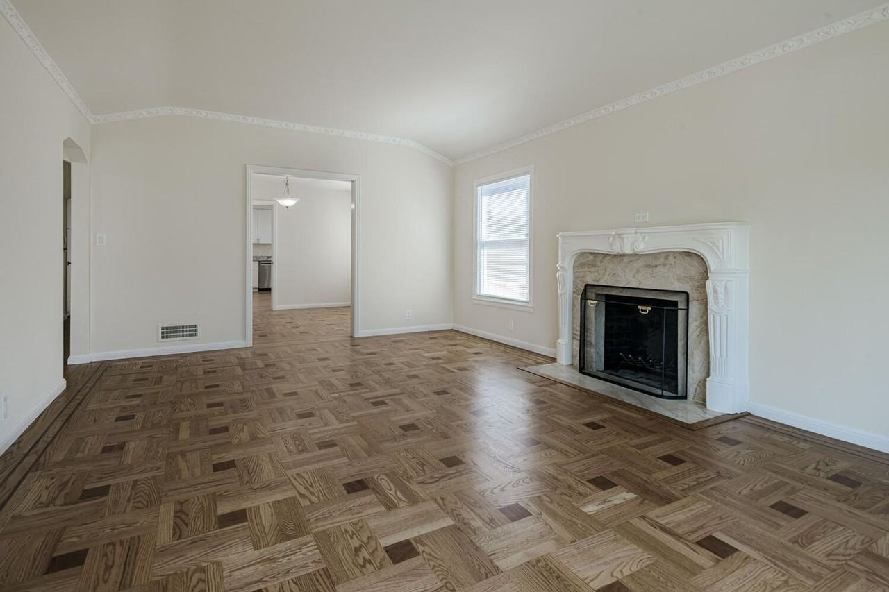 363 E Oakwood Blvd - Photo 3 of 30