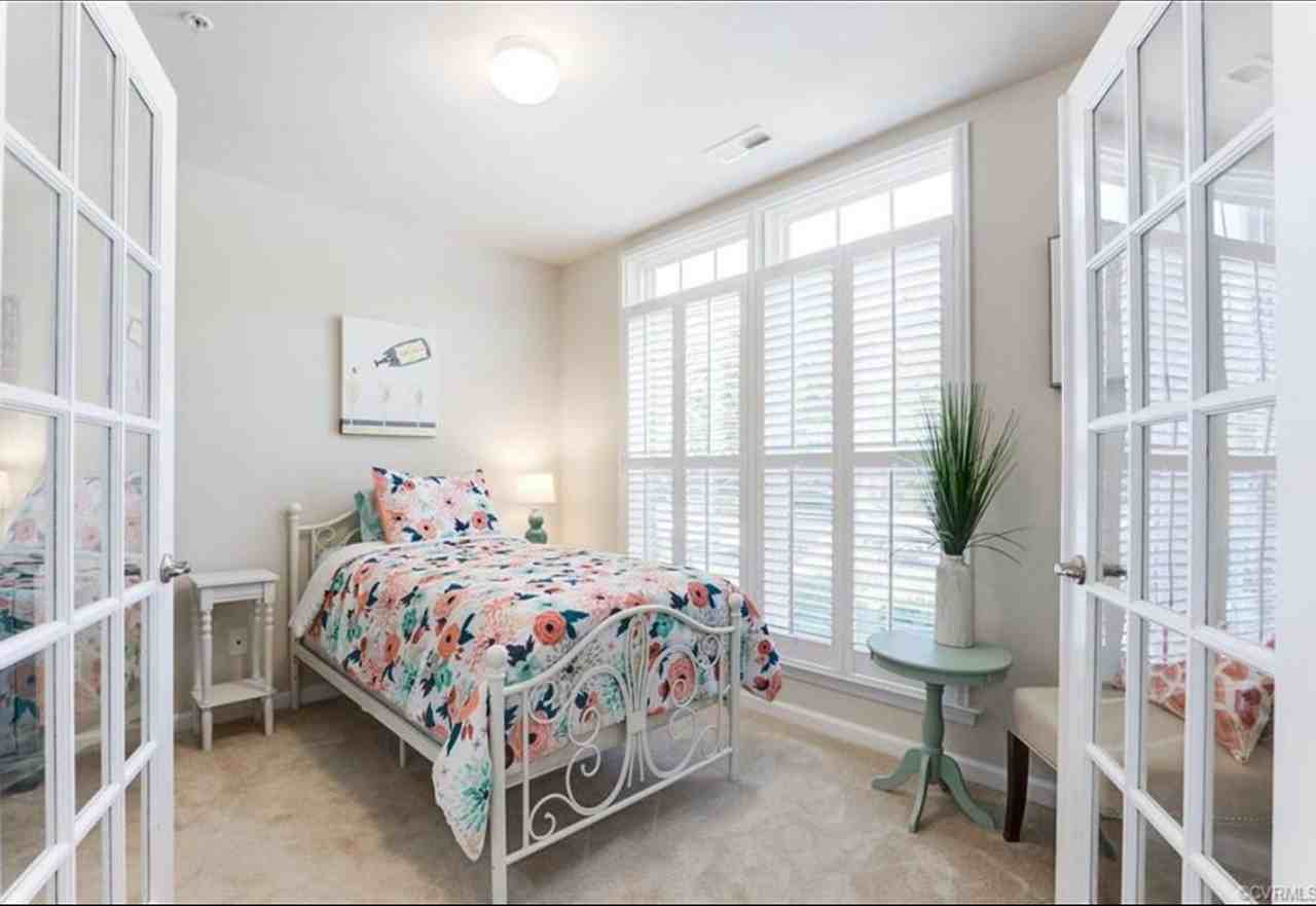 3907 Strolling Ln - Photo 4 of 7