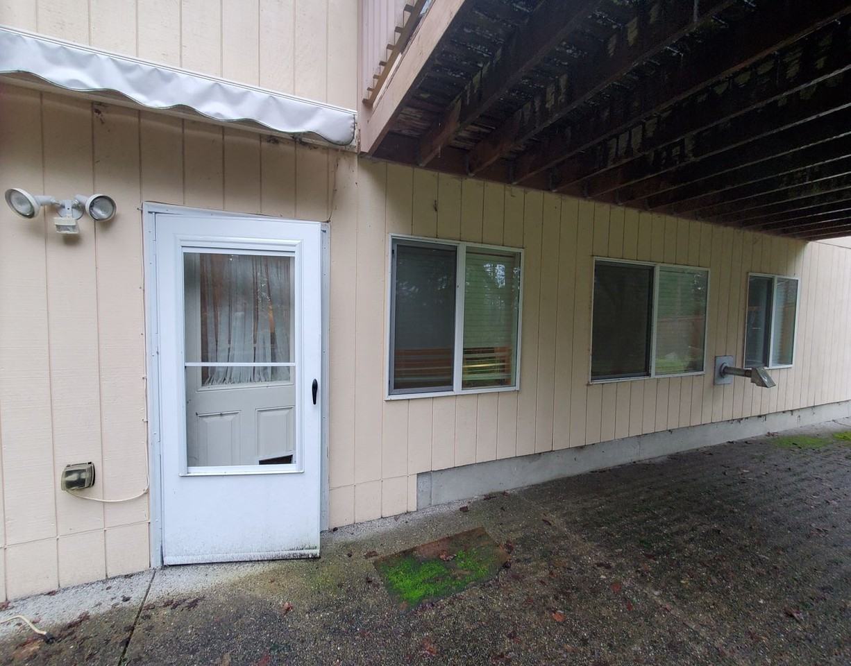 180 E Fairway Dr - Photo 3 of 18