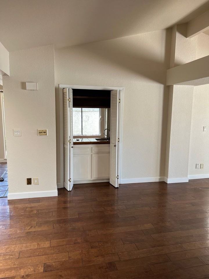 813 Lake Terrace Cir - Photo 5 of 15