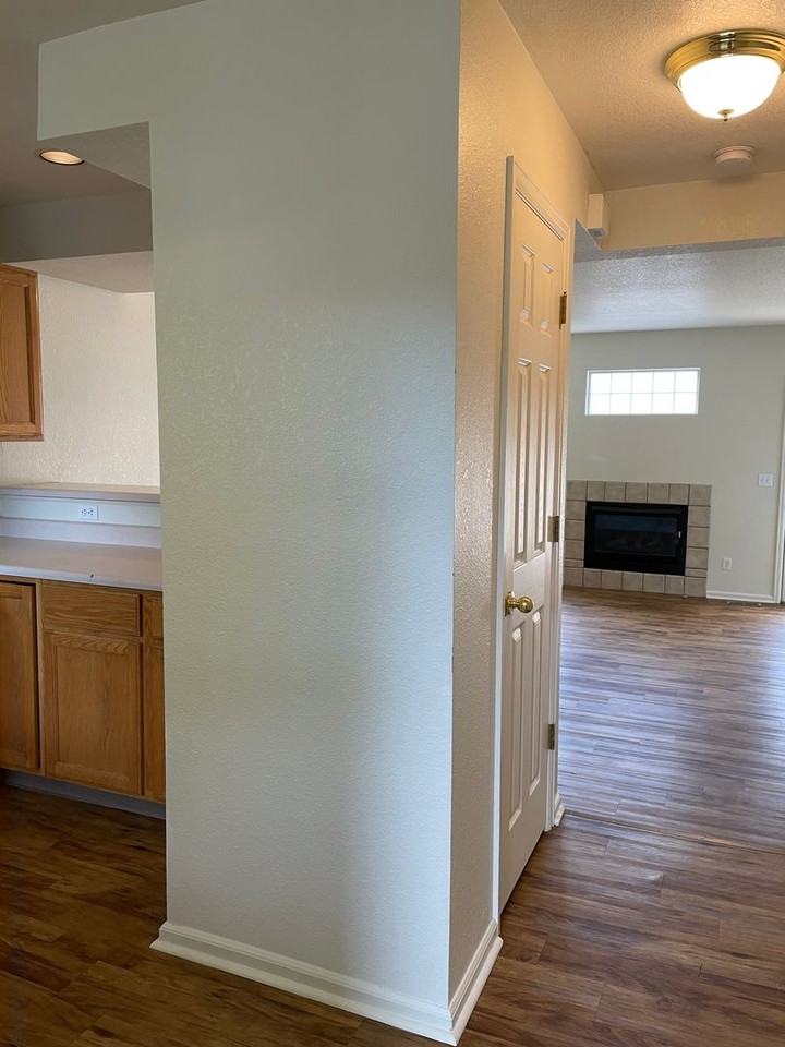 2950 Neil Dr #8 - Photo 3 of 32