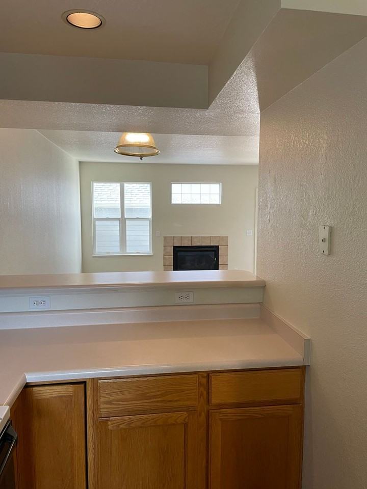 2950 Neil Dr #8 - Photo 4 of 32