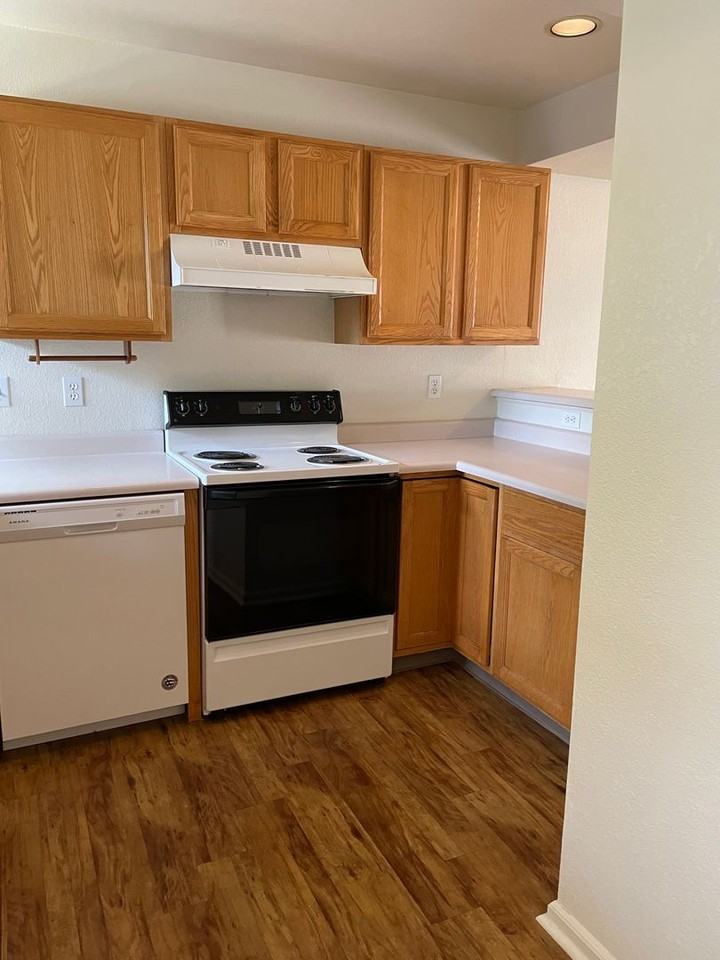 2950 Neil Dr #8 - Photo 5 of 32