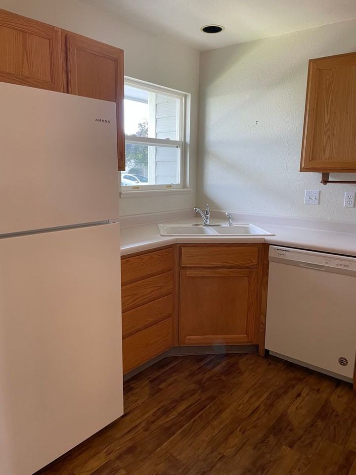 2950 Neil Dr #8 - Photo 6 of 32