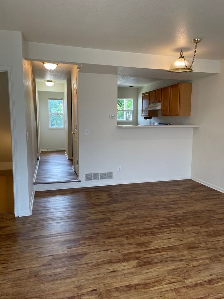 2950 Neil Dr #8 - Photo 4 of 32