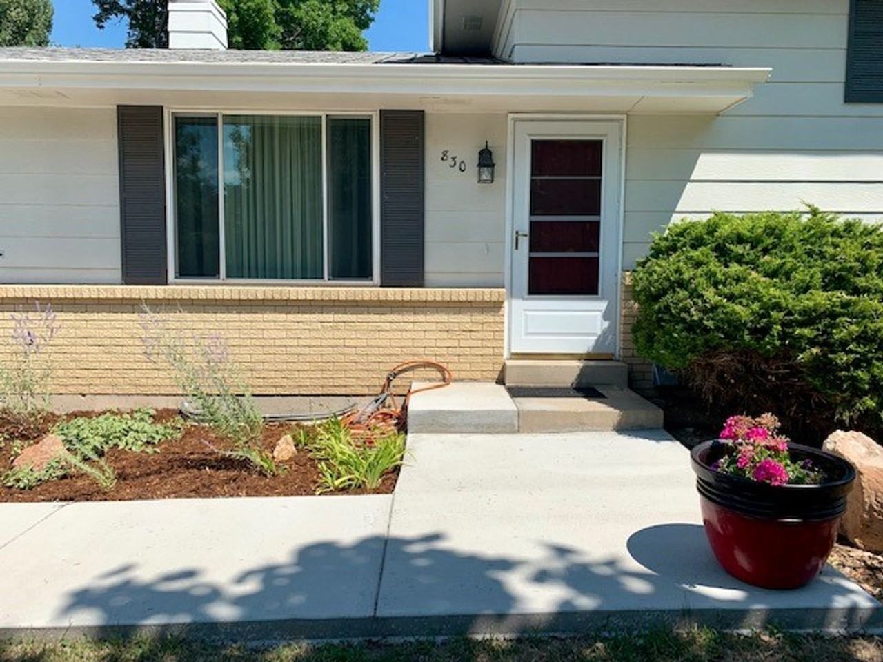 830 Powderhorn Dr - Photo 2 of 32