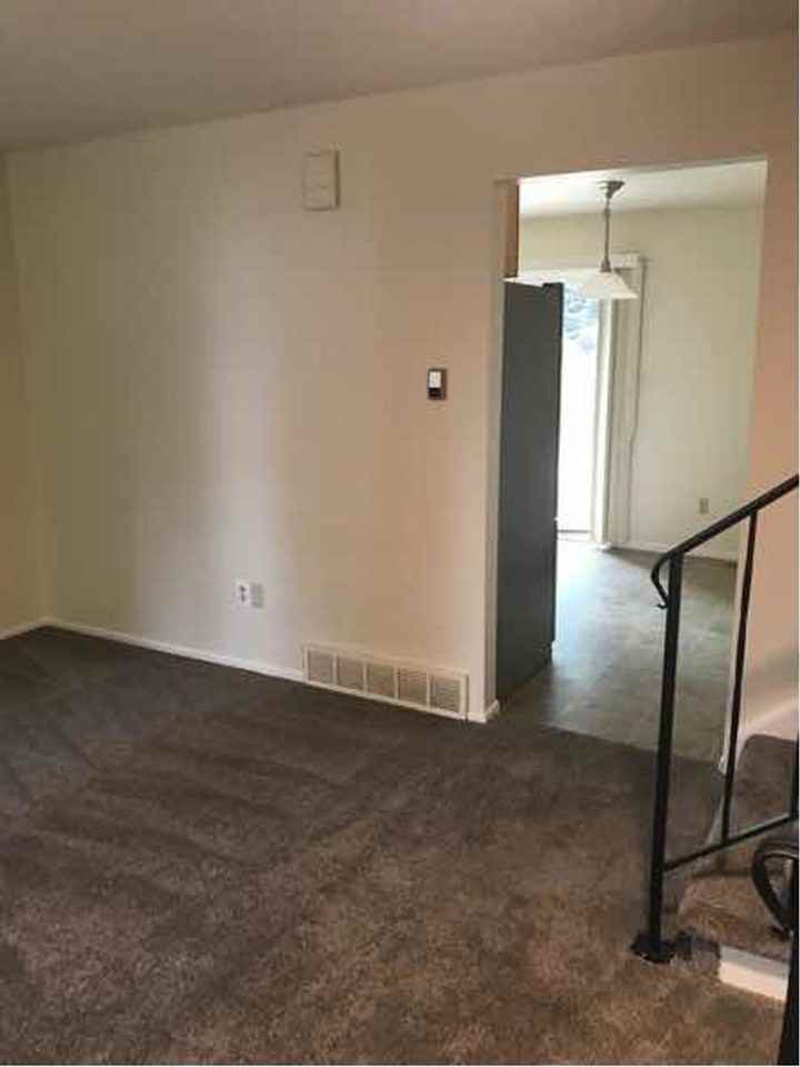 830 Powderhorn Dr - Photo 4 of 32