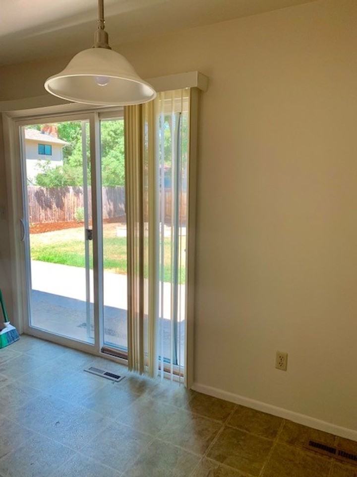 830 Powderhorn Dr - Photo 5 of 32