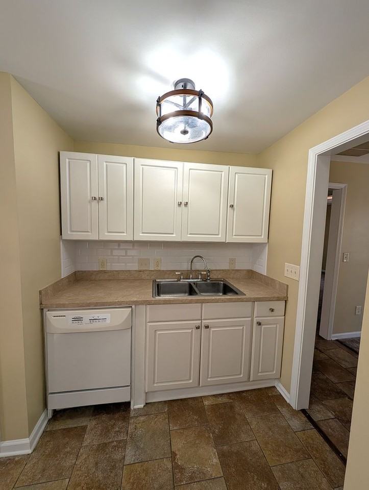 328 Honeywood Ave - Photo 3 of 14