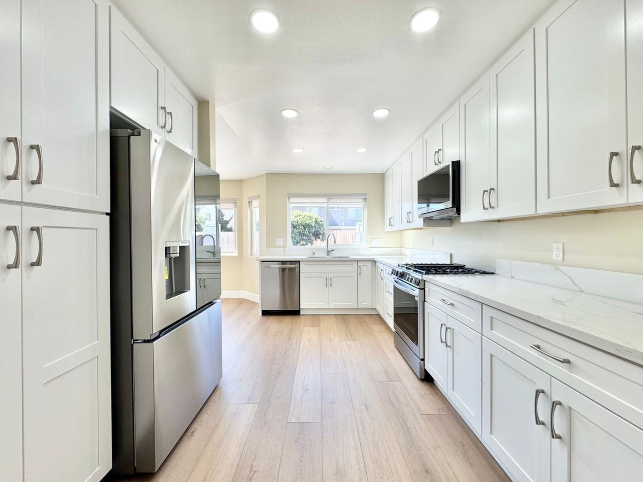 22106 Pheasant St - Photo 2 of 39