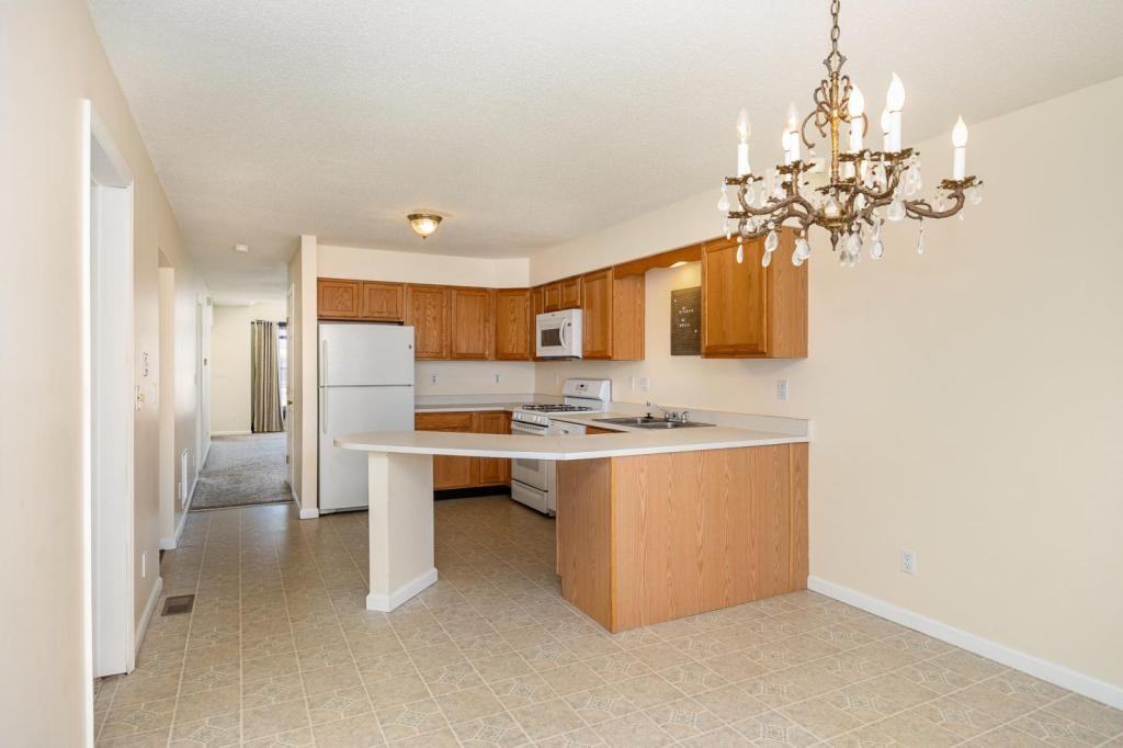 34 Johns Dr - Photo 4 of 15