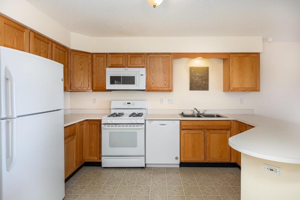 34 Johns Dr - Photo 5 of 15