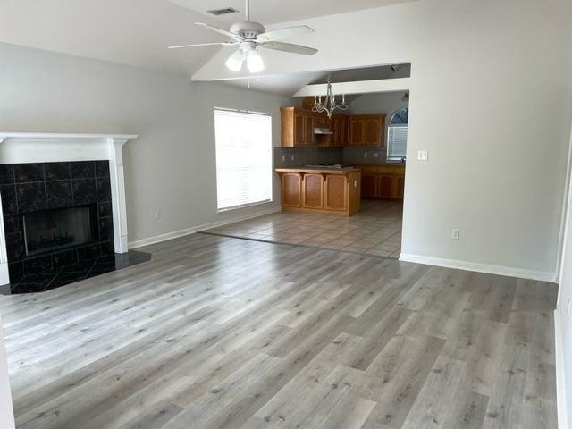 7646 Quorum Dr - Photo 2 of 13