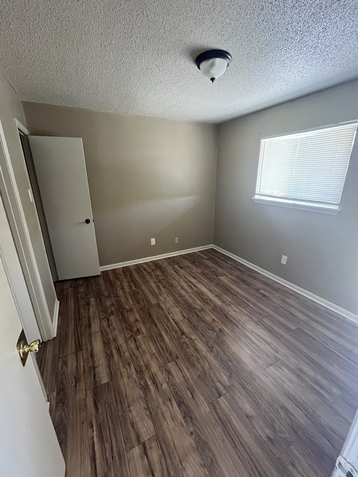 1015 Wells Cir #38 - Photo 3 of 11