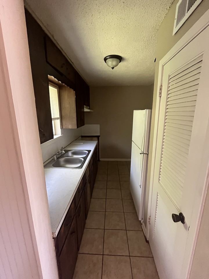 1015 Wells Cir #38 - Photo 4 of 11