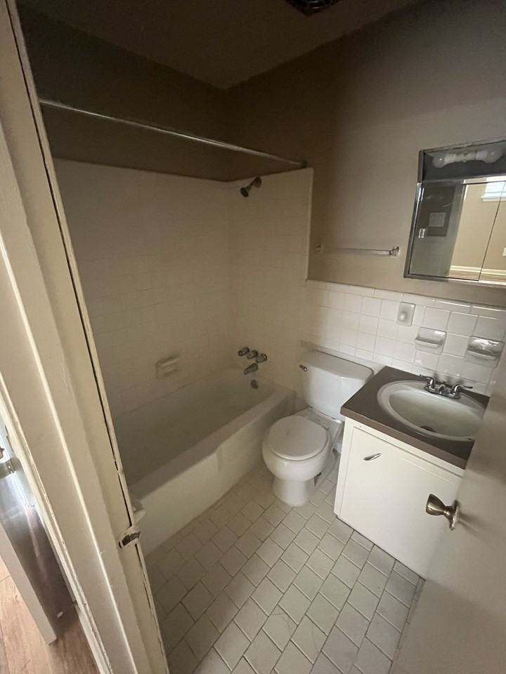 1015 Wells Cir #38 - Photo 2 of 11