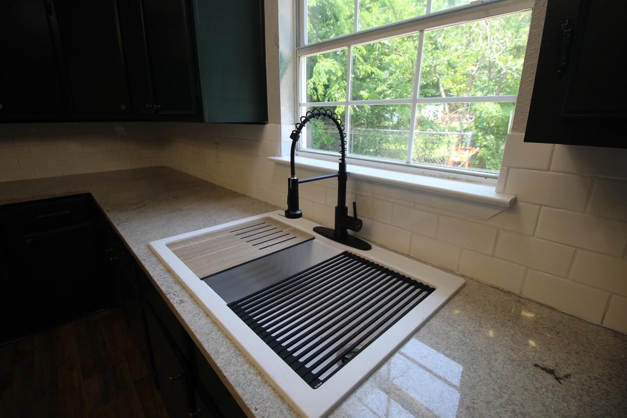 406 N Stephens St - Photo 3 of 16