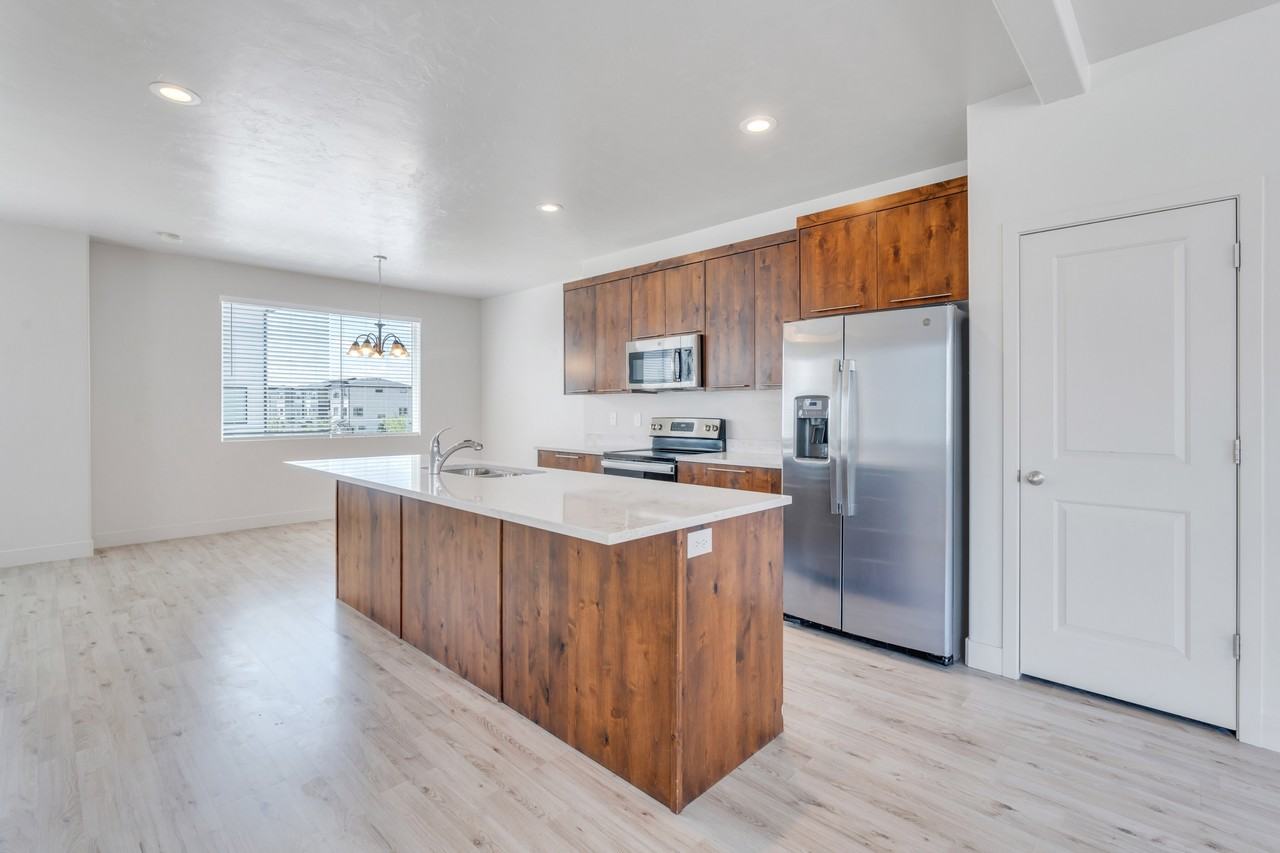 708 W Bronze Leaf Rd #1 - Photo 5 of 25