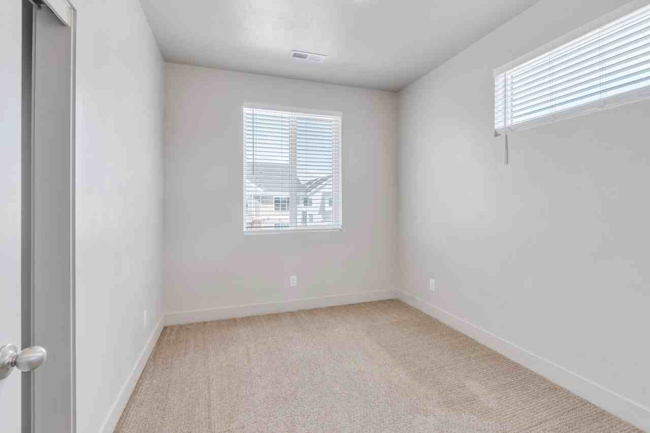 708 W Bronze Leaf Rd #1 - Photo 2 of 25