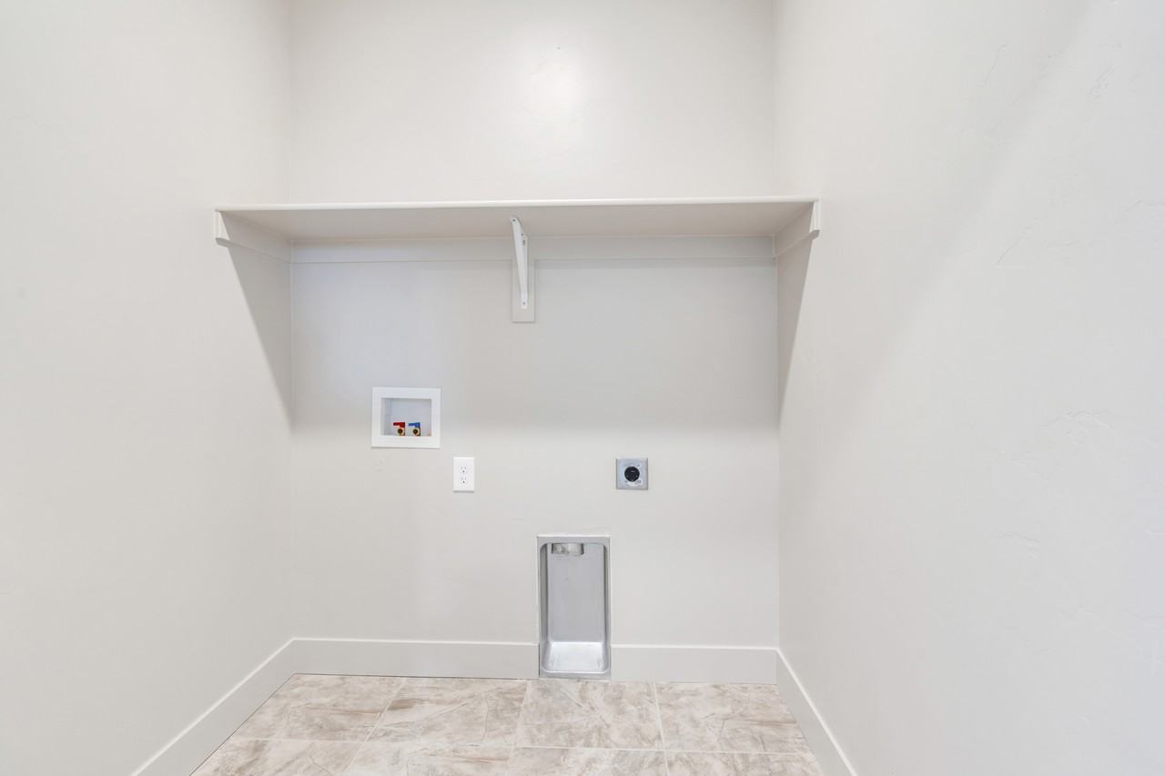 708 W Bronze Leaf Rd #1 - Photo 4 of 25