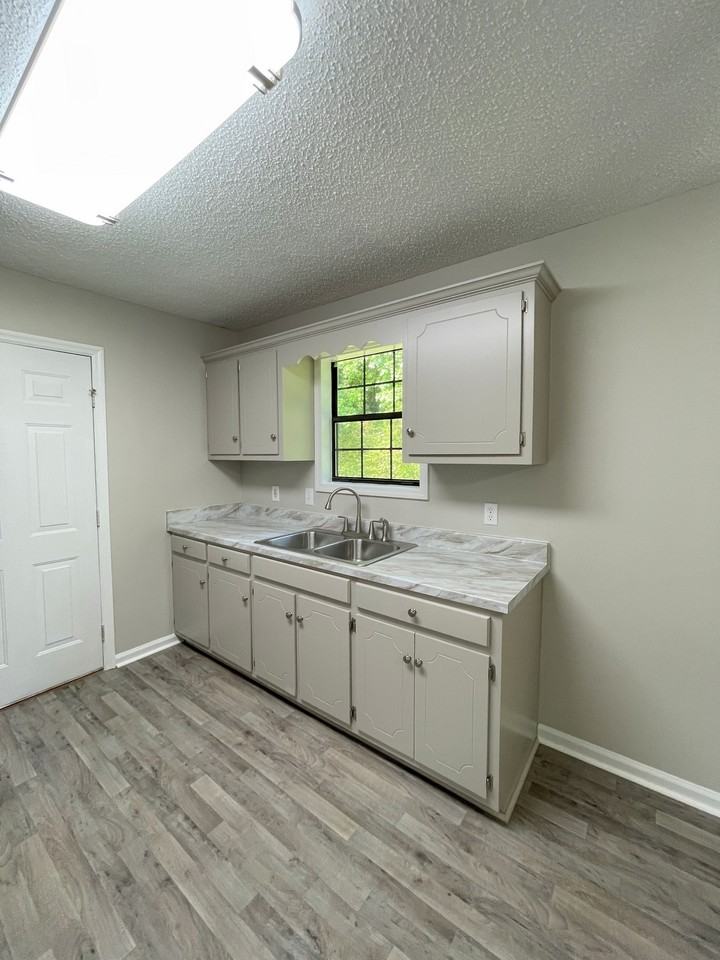 160 Guy Wilson Rd - Photo 5 of 24