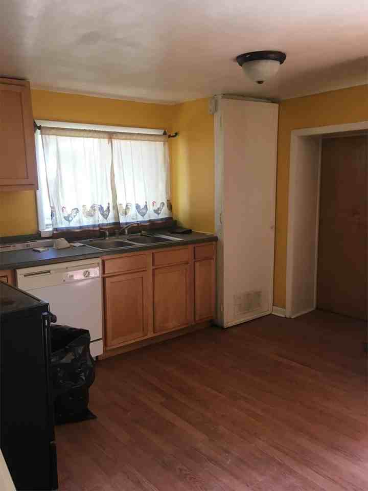 750 1/2 W 3rd St - Photo 6 of 17