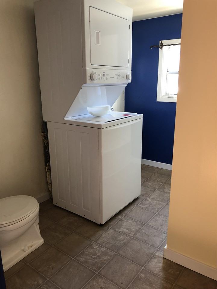 750 1/2 W 3rd St - Photo 2 of 17