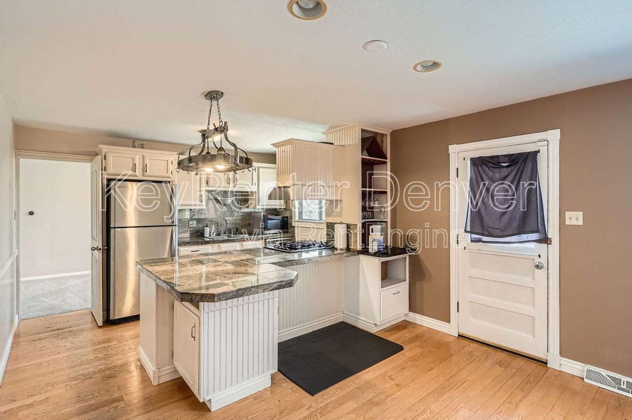 7603 E Bates Dr - Photo 4 of 12