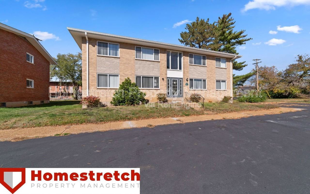 1 Bruce Dr #2 - Photo 2 of 16