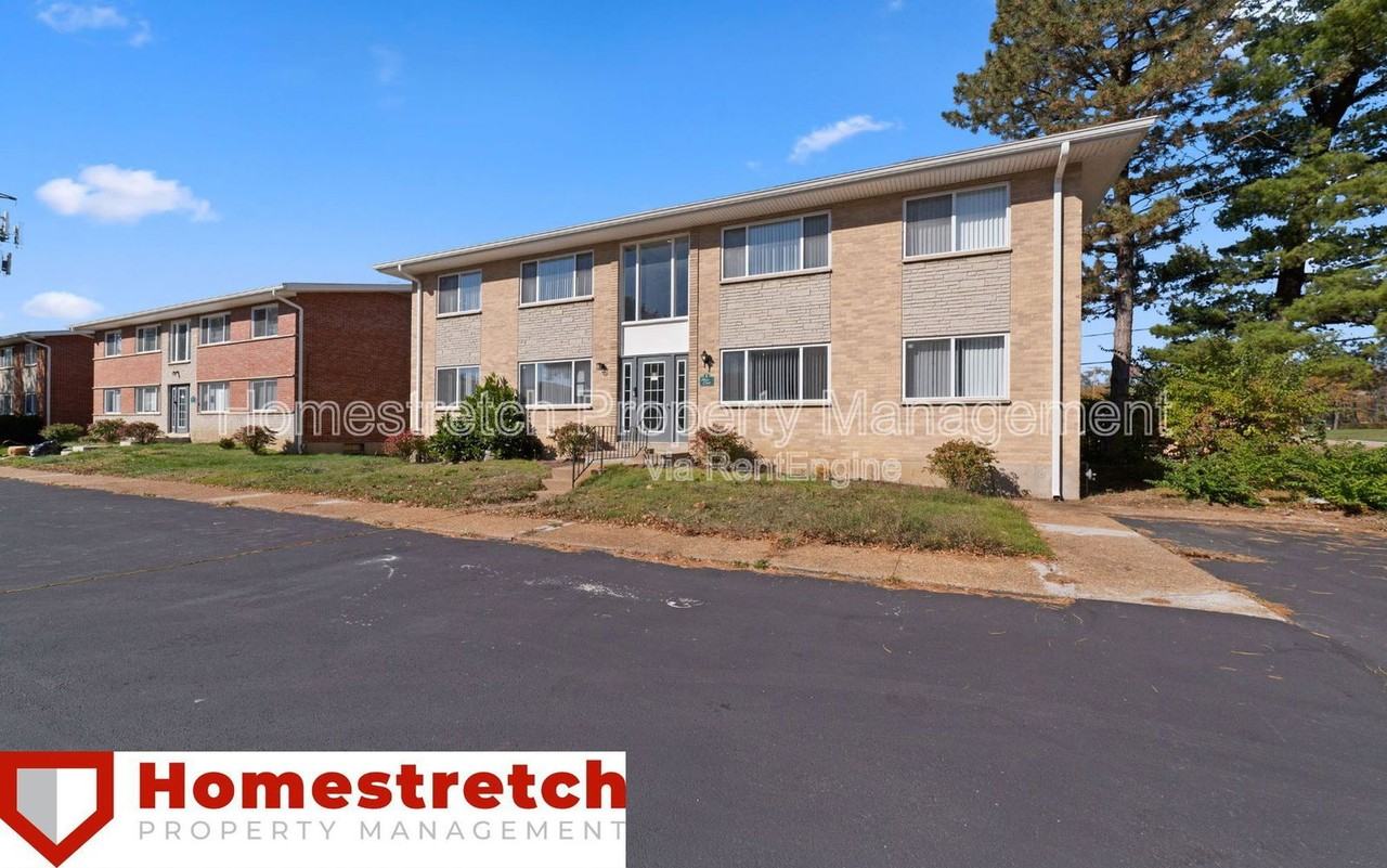 1 Bruce Dr #2 - Photo 3 of 16